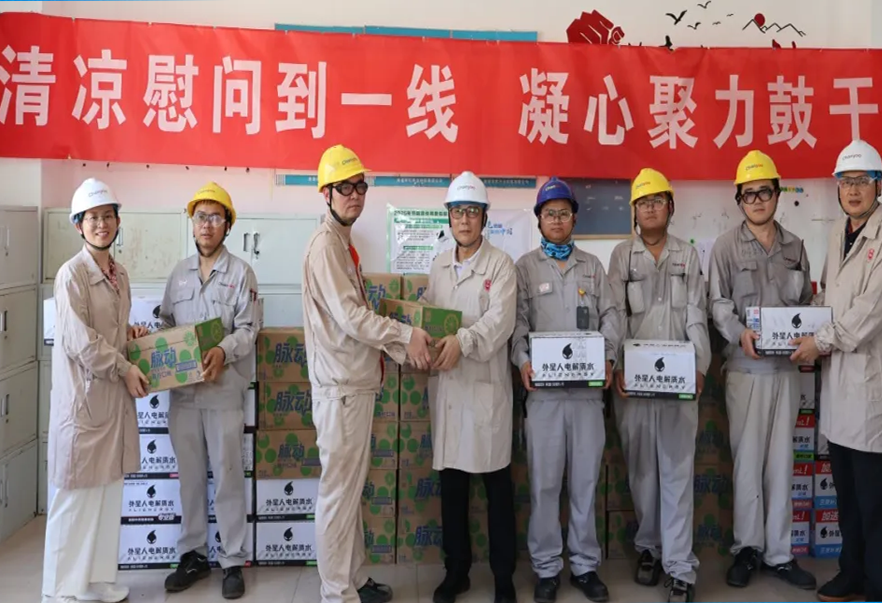 常药厂董事长衣学福一行慰问南通常佑一线员工